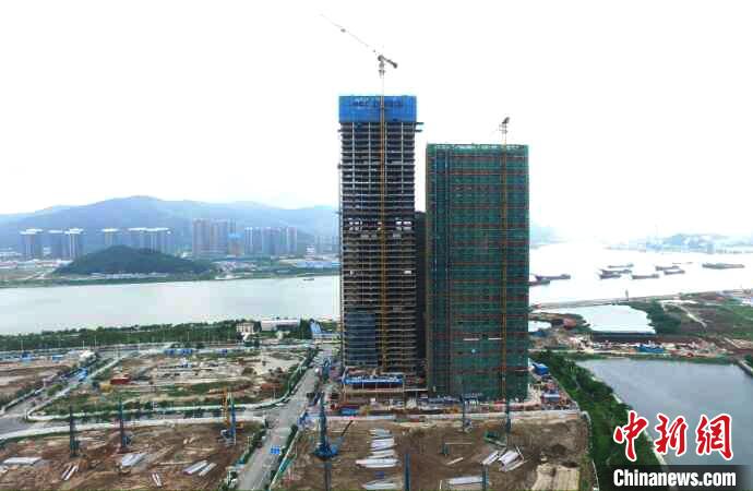 珠海横琴珠江国际金融中心封顶