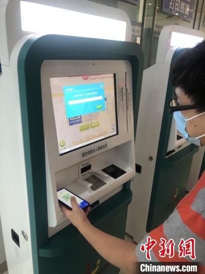 一部手机走遍医院 上海医疗机构率先实现儿童医保“线上线下”脱卡支付