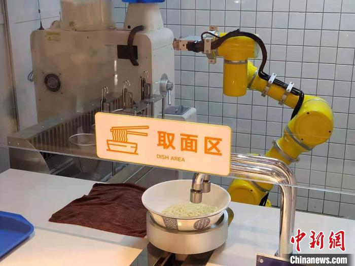 全国首个AI社区智能食堂亮相上海